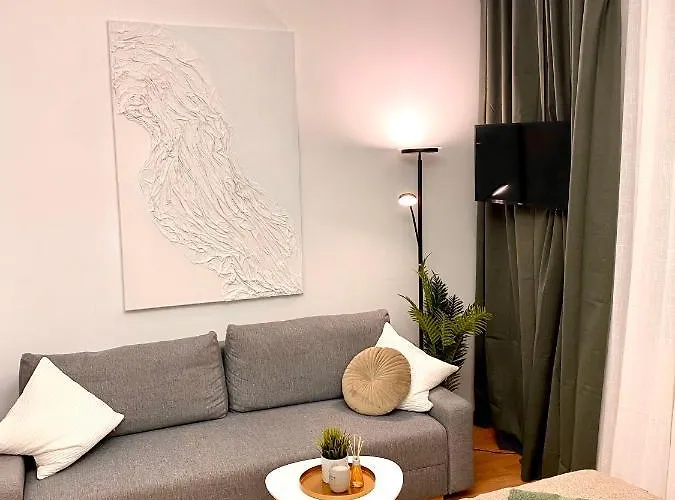 Brand New Design Emerald - Old Town A/c Апартаменты *